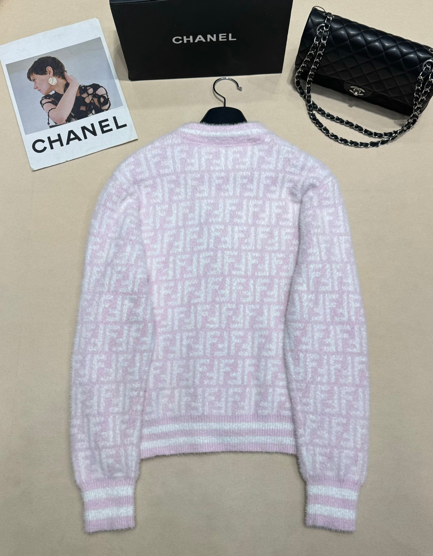 Fendi V-neck knitted cardigan D102102 - Image 5