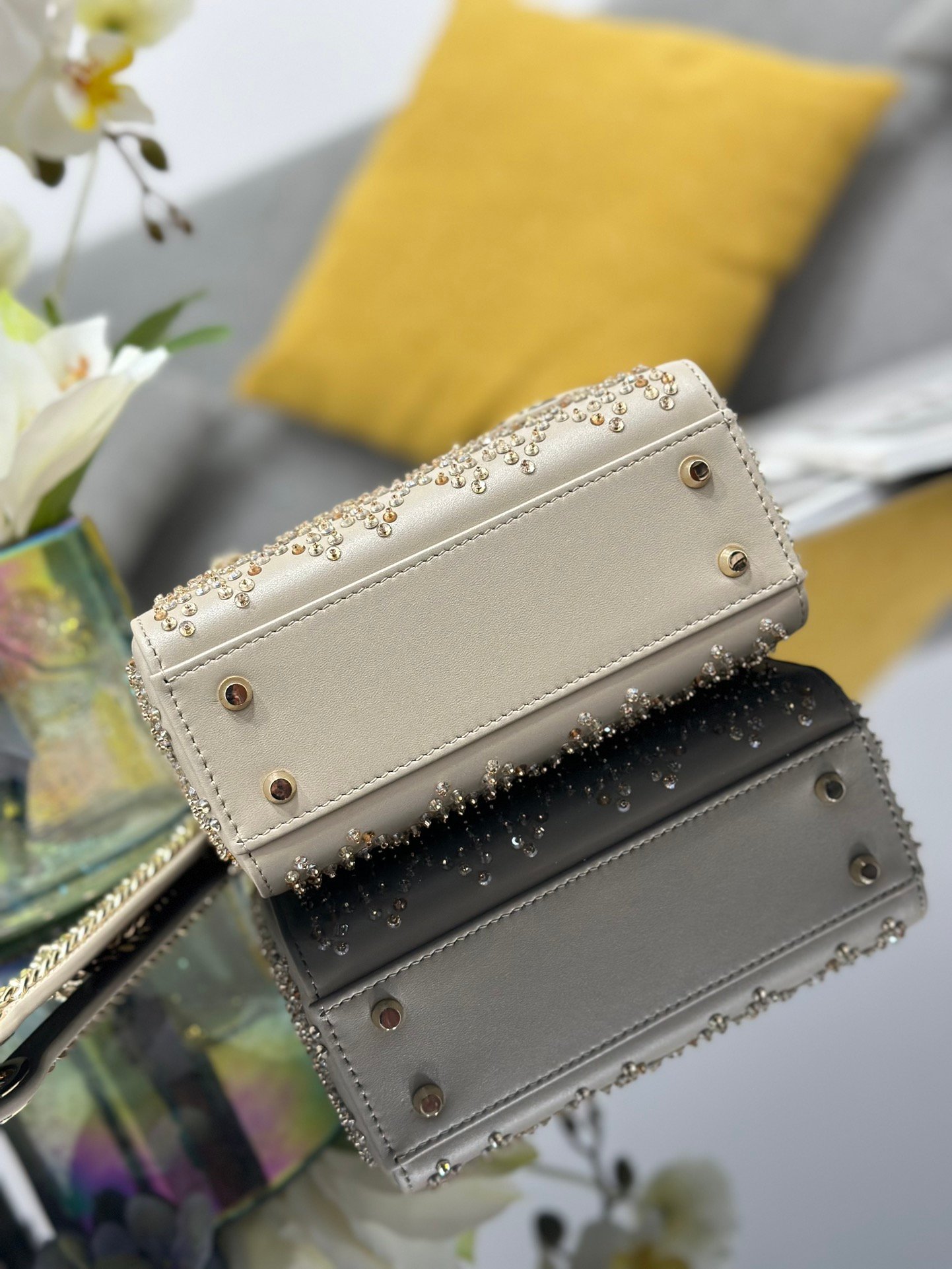 DIOR three-slot embroidered gold bead bag L102102 - Image 5