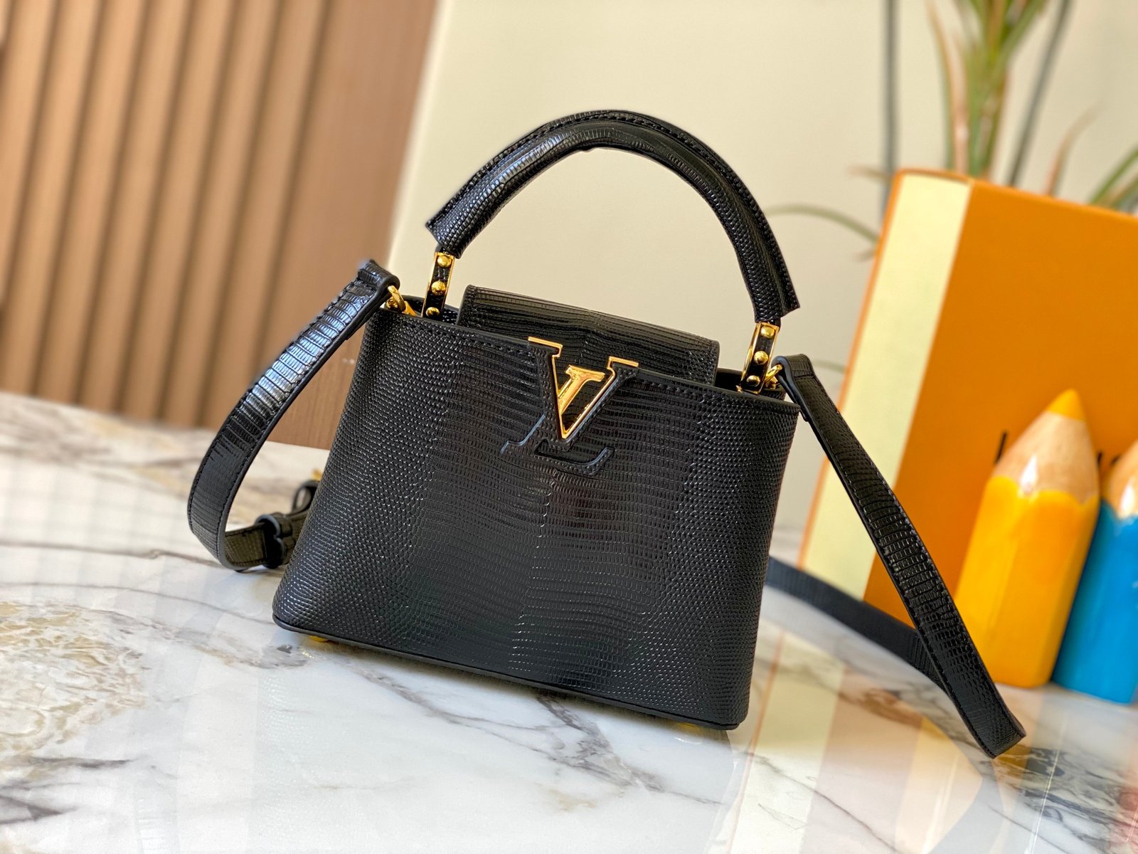 LV exquisite lizard leather bag L102103 - Image 4