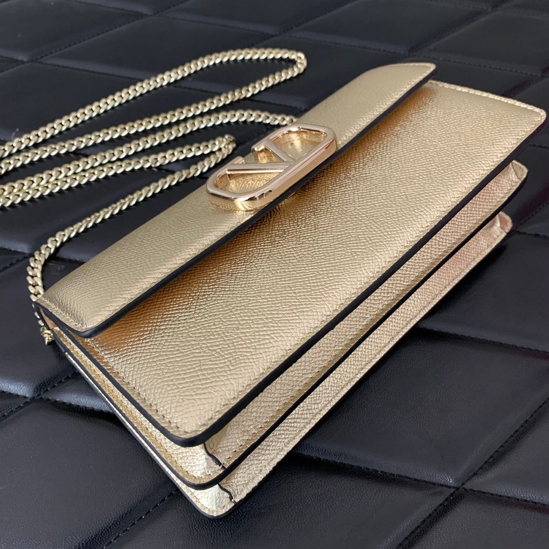 Valentino new handbag collection L102304 - Image 7