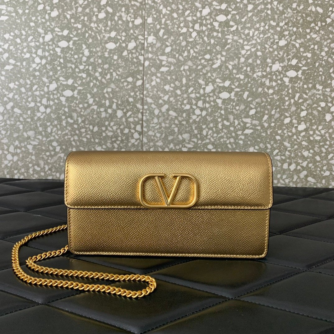 Valentino new handbag collection L102304 - Image 2