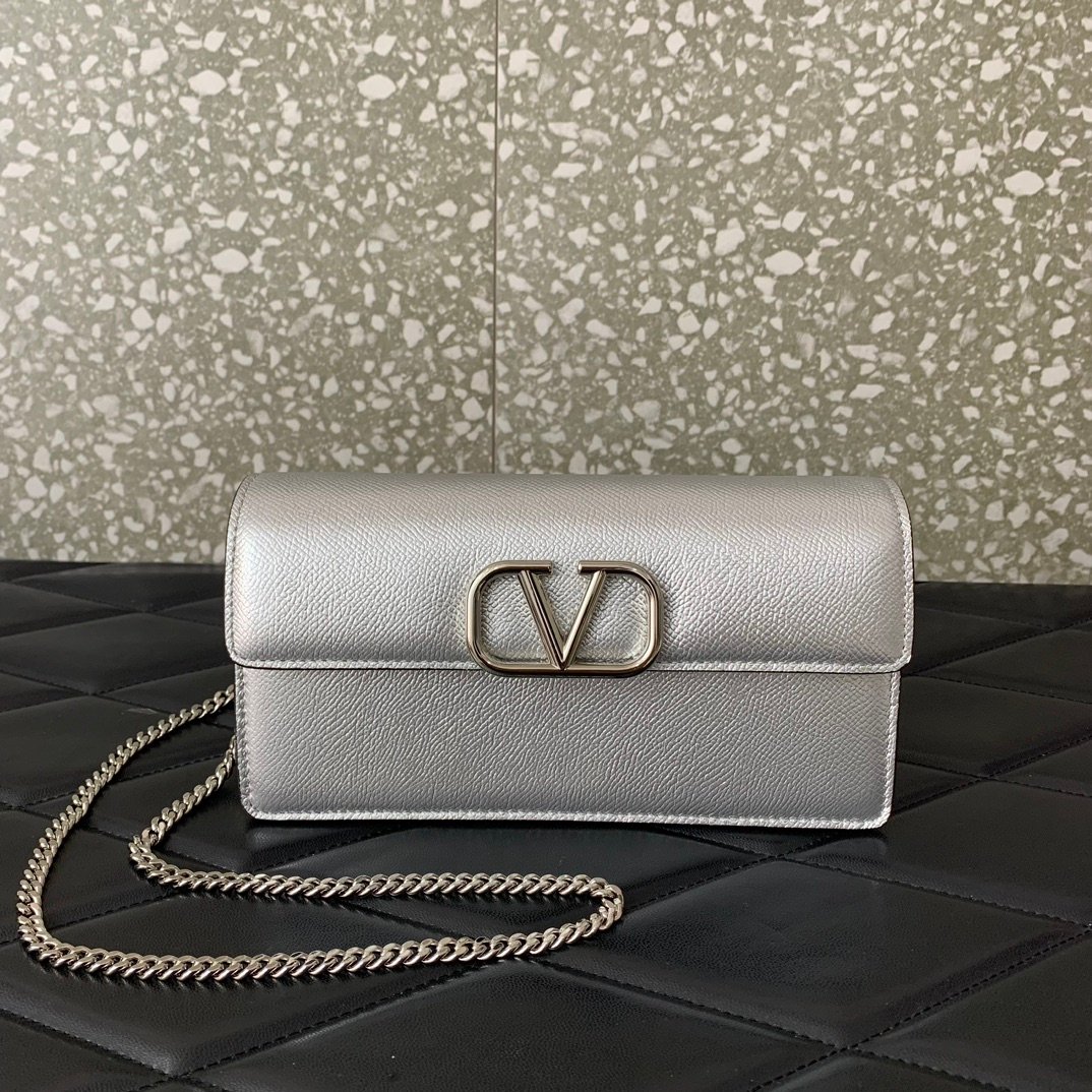 Valentino new handbag collection L102304 - Image 3
