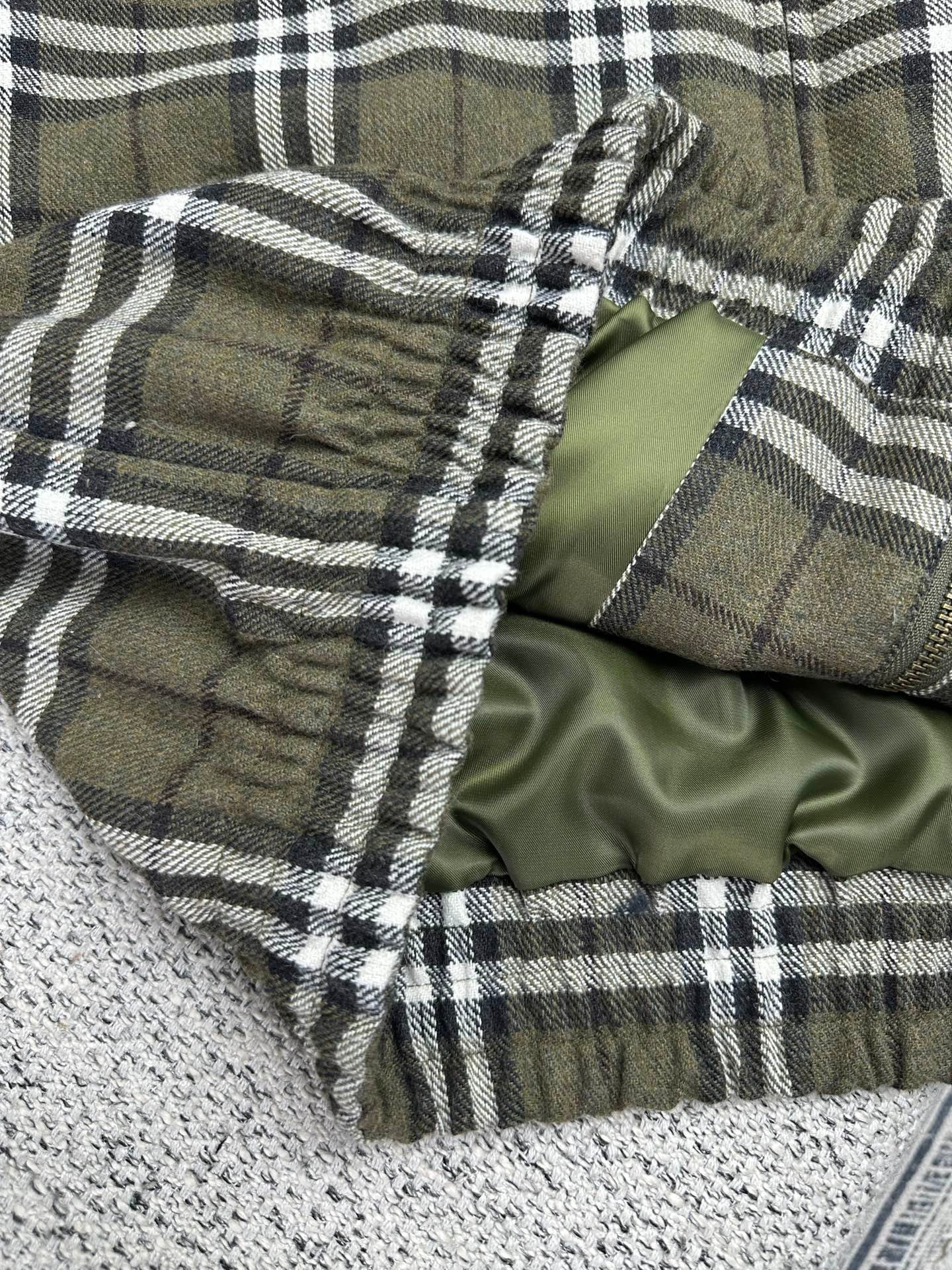 Burberry check-patterned interwoven wool Harrington coat 102402 - Image 7