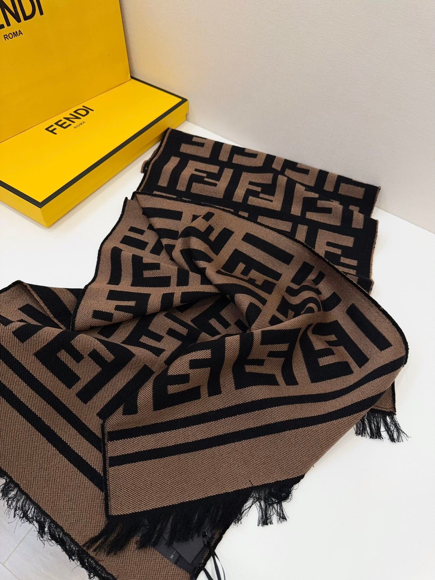 FENDI Scarf D102703 - Image 5