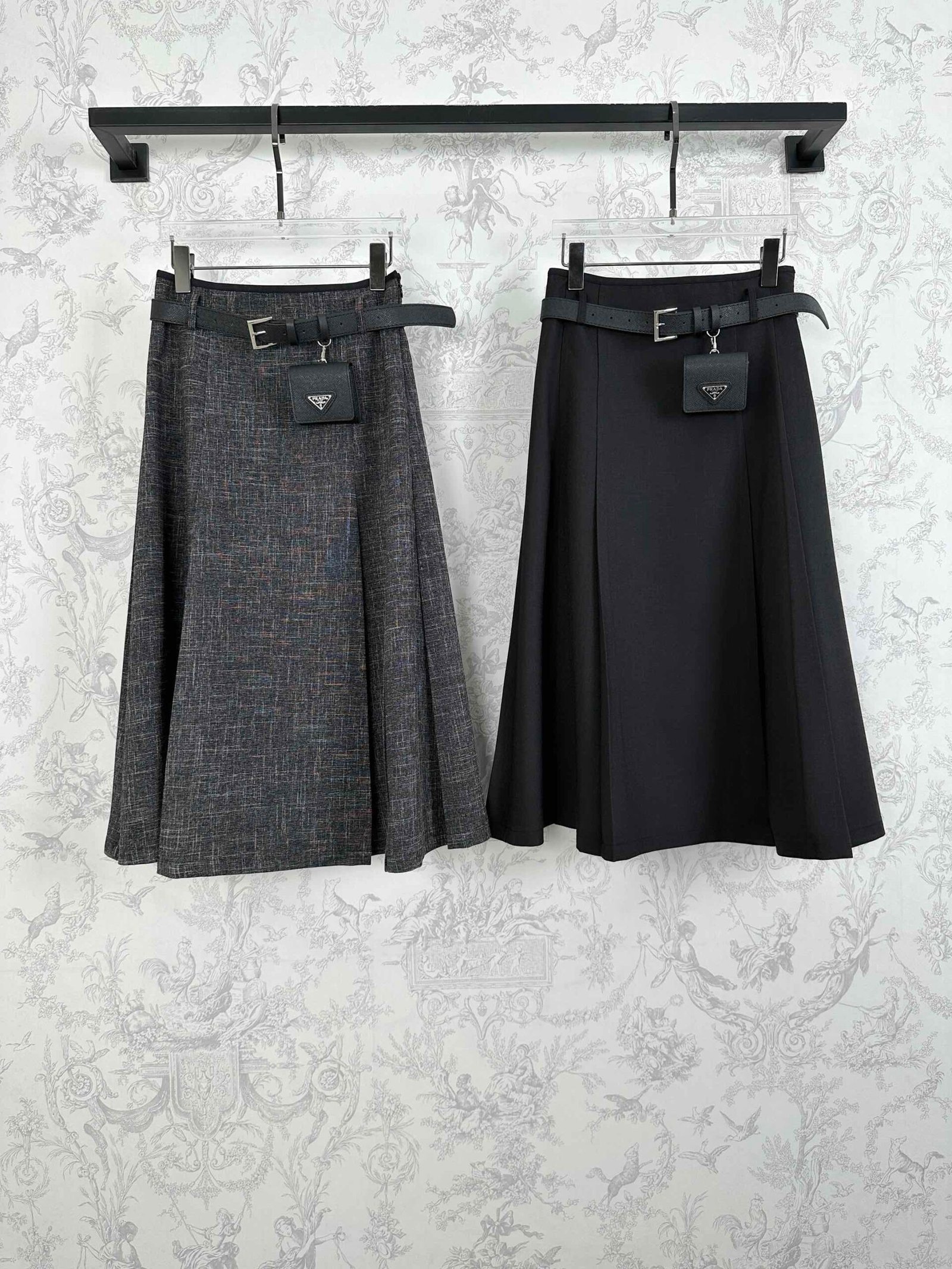 PRADA fashionable long halter-style skirt D102705 - Image 2