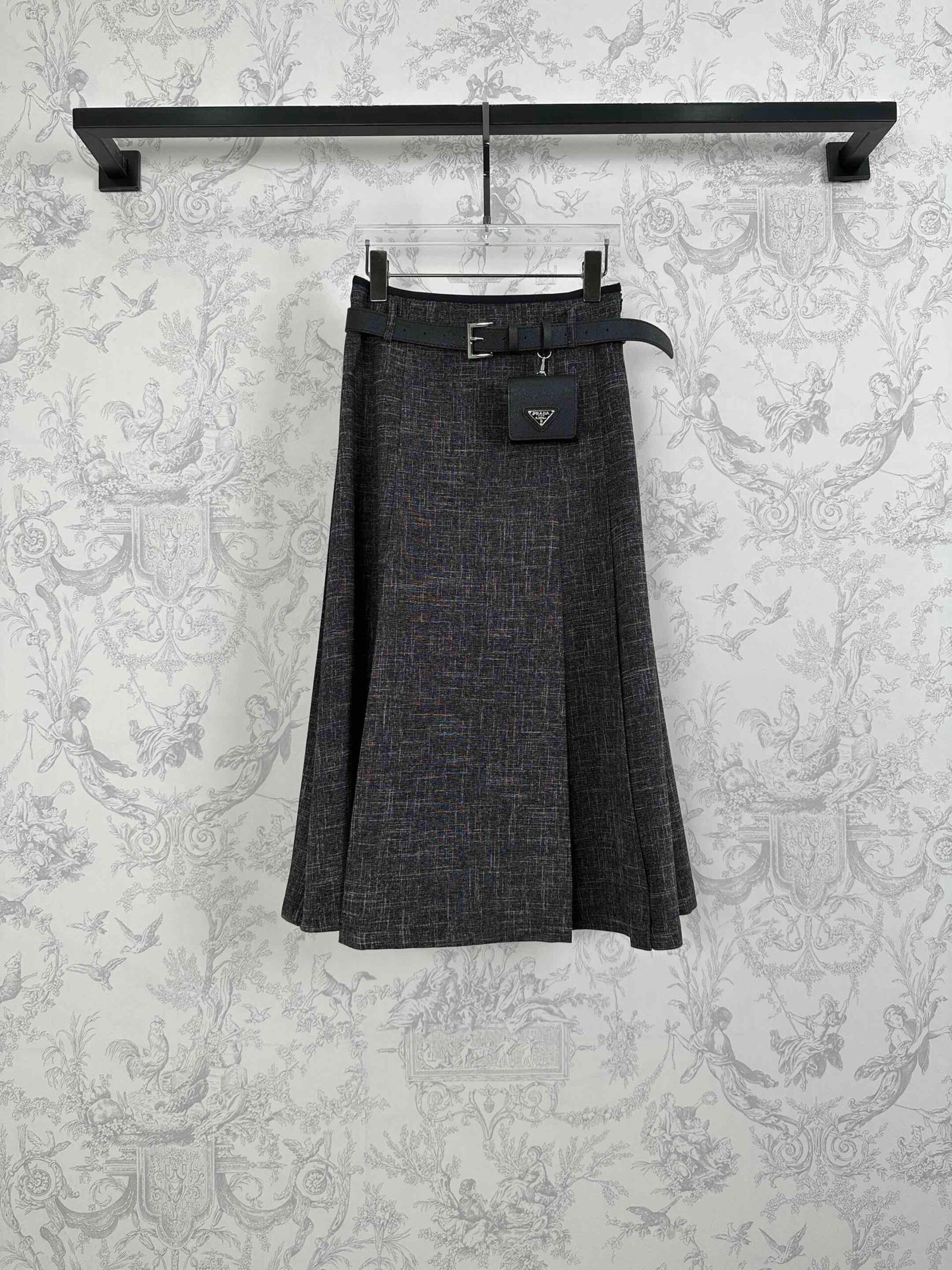 PRADA fashionable long halter-style skirt D102705 - Image 4