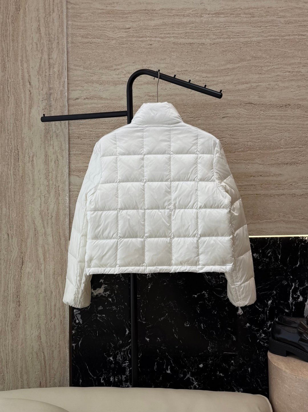 Moncler down jacket D102901 - Image 6