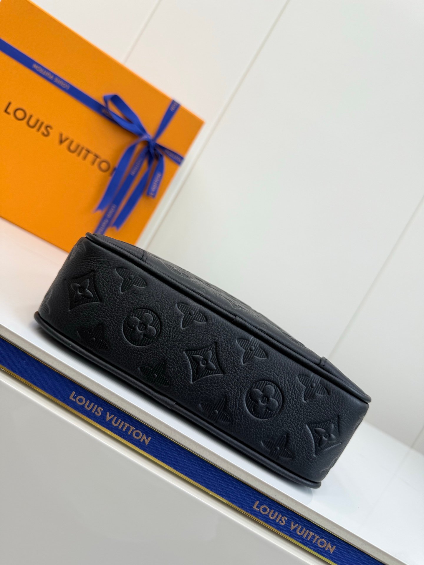 LV Mini Crossbody Bag L102902 - Image 4