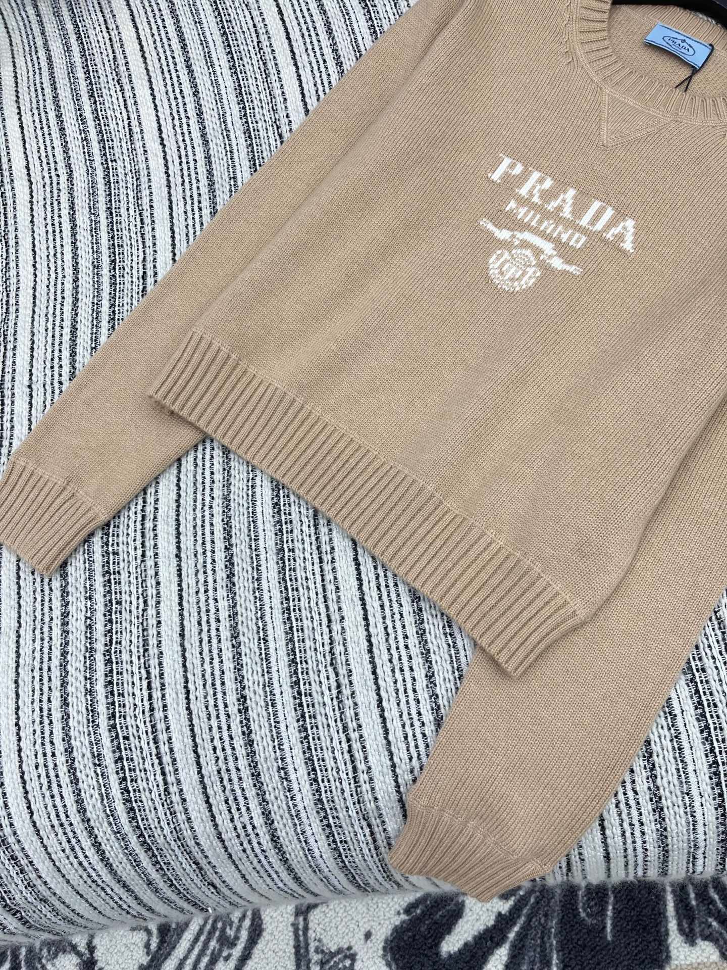 PRADA Round-neck Wool Knitted Sweater D103002 - Image 2