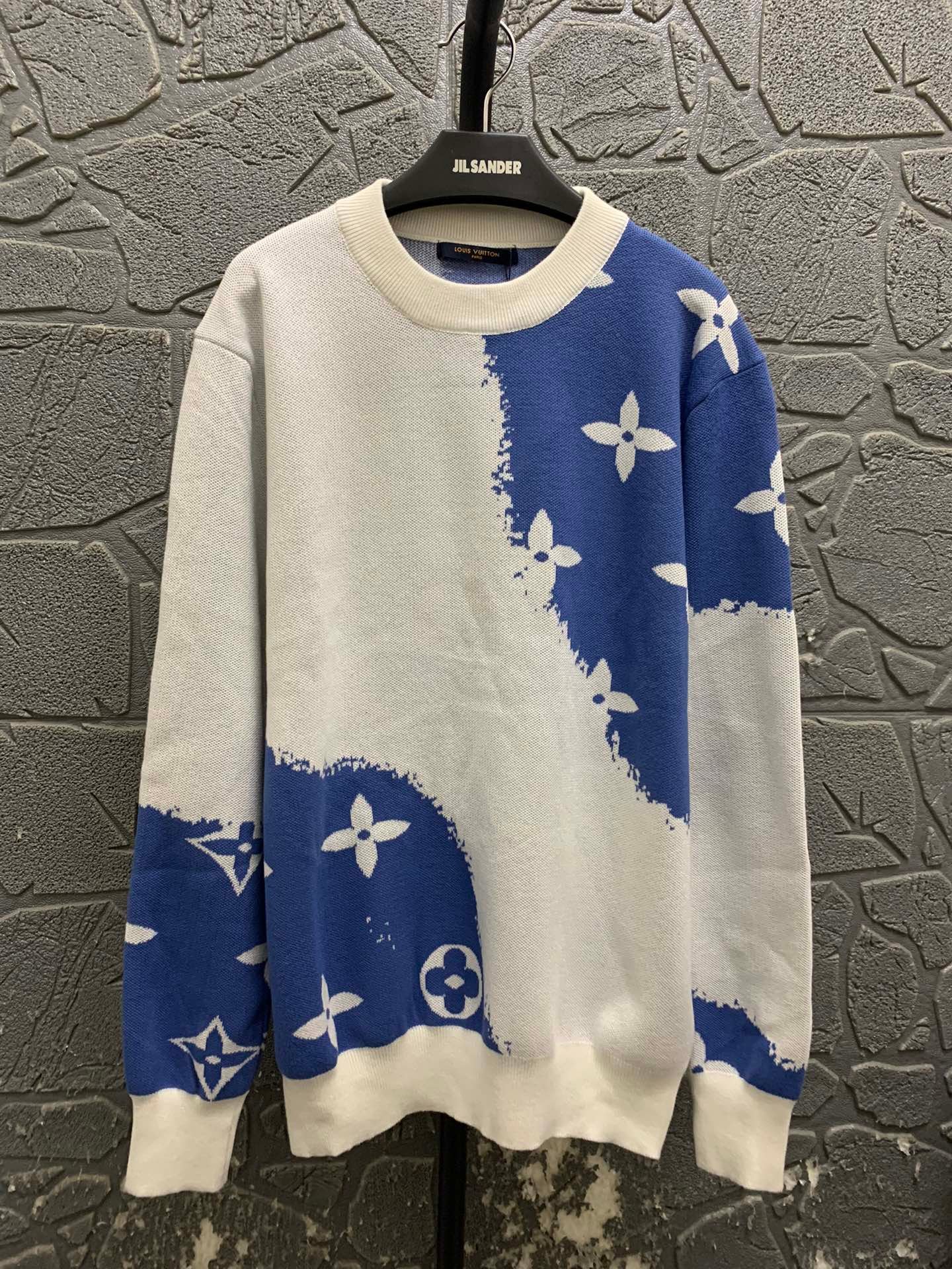 Louis Vuitton blue and white tie-dye pattern sweater 111101