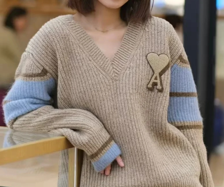 Ami Paris Striped sleeve v-neck knit sweater D110802 - Image 10