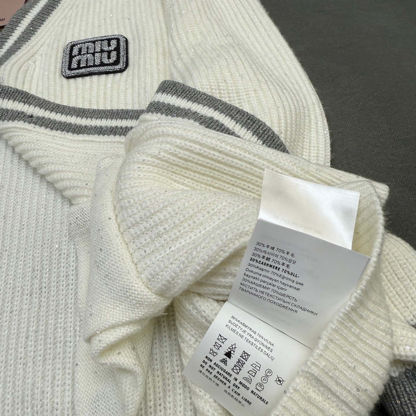 Miu Miu ribbed V-neck cardigan D81601 - Image 6