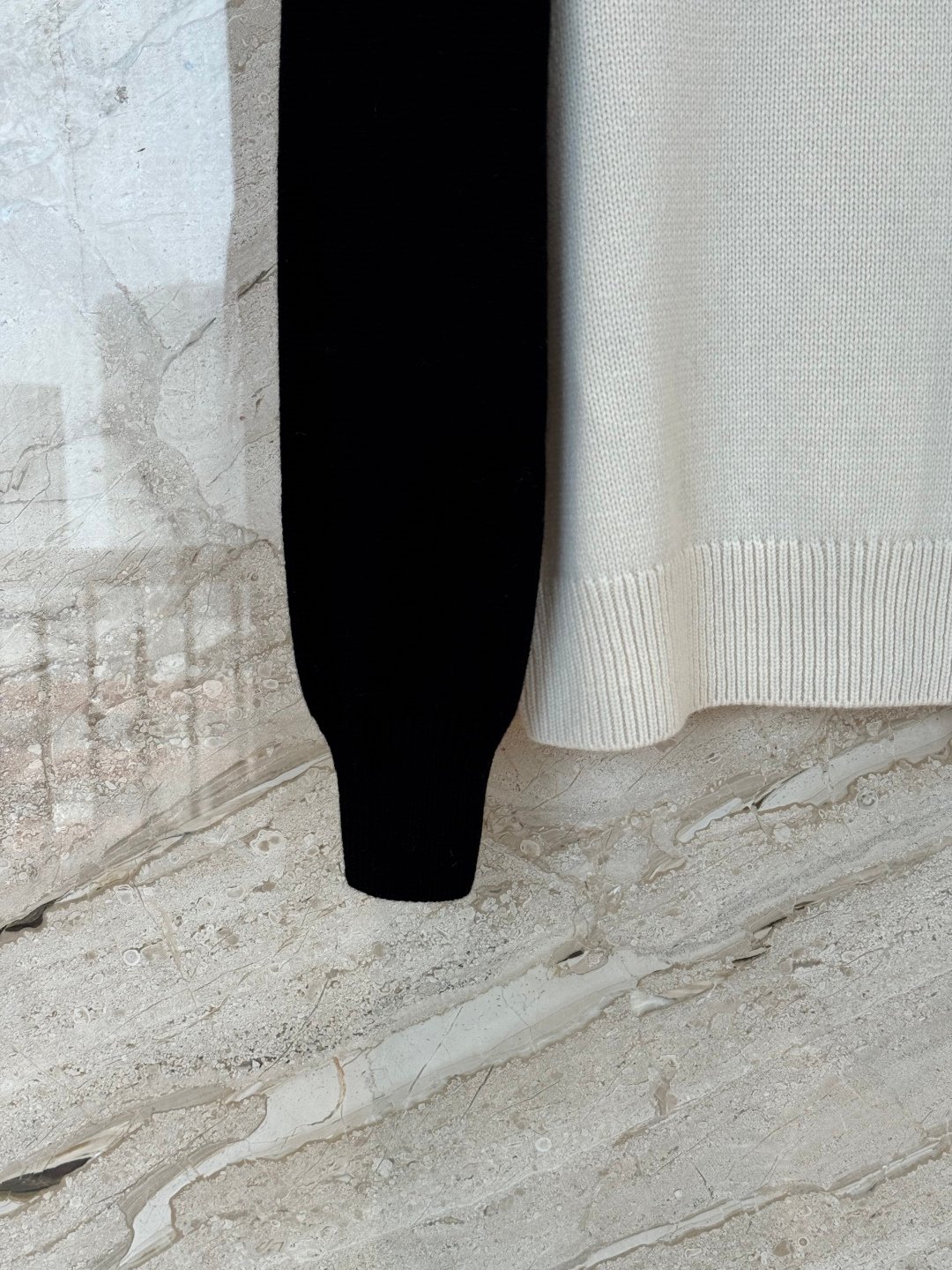 Chanel Color-Contrasting Deer Fur Knitted Sweater D110103 - Image 5