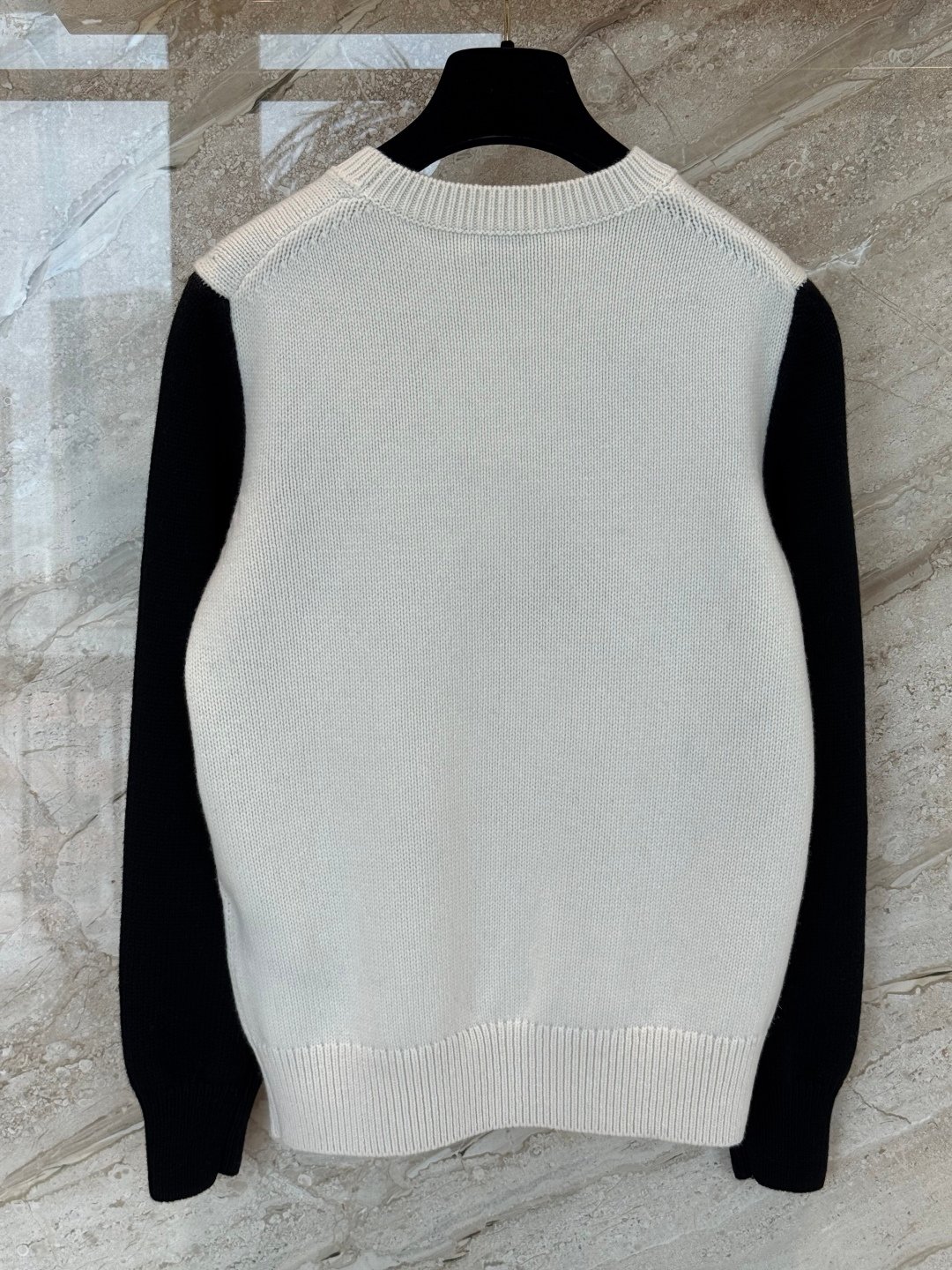 Chanel Color-Contrasting Deer Fur Knitted Sweater D110103 - Image 3