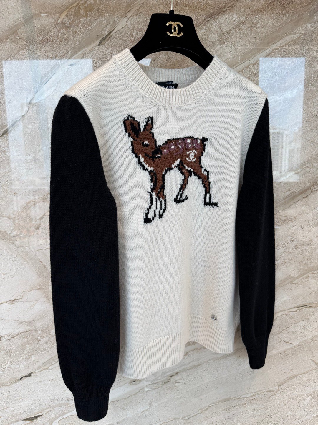 Chanel Color-Contrasting Deer Fur Knitted Sweater D110103 - Image 6