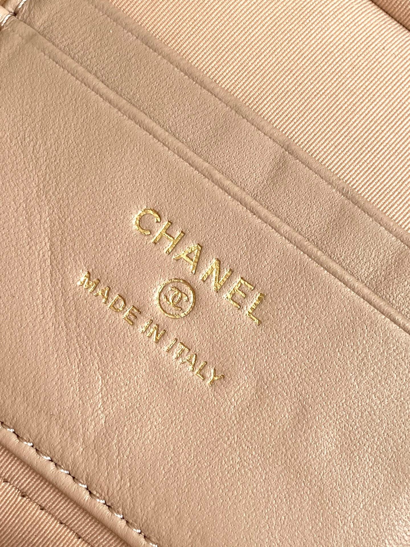 Chanel Quilted Top Handle Vanity L110403 - Image 15