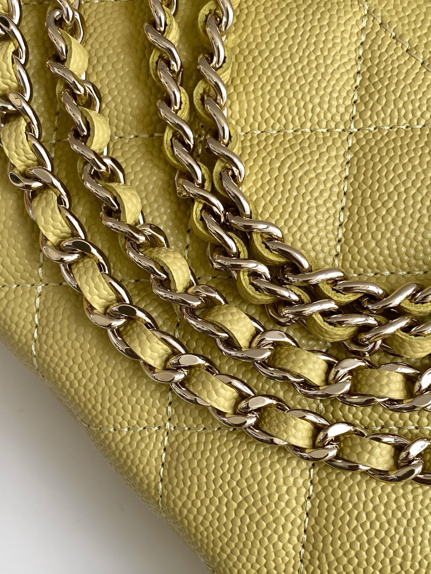 Chanel Quilted Top Handle Vanity L110403 - Image 5