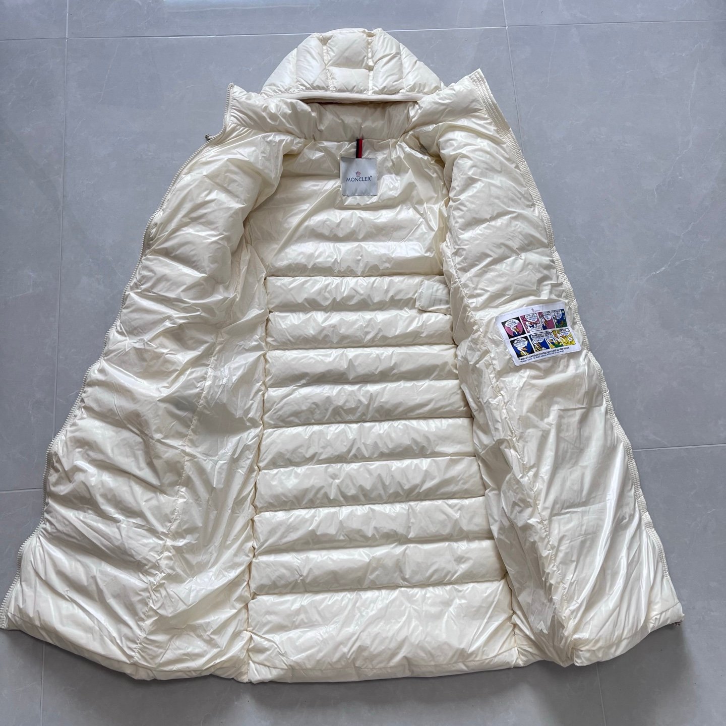 Moncler Down Quilted Coat D110504 - Image 5