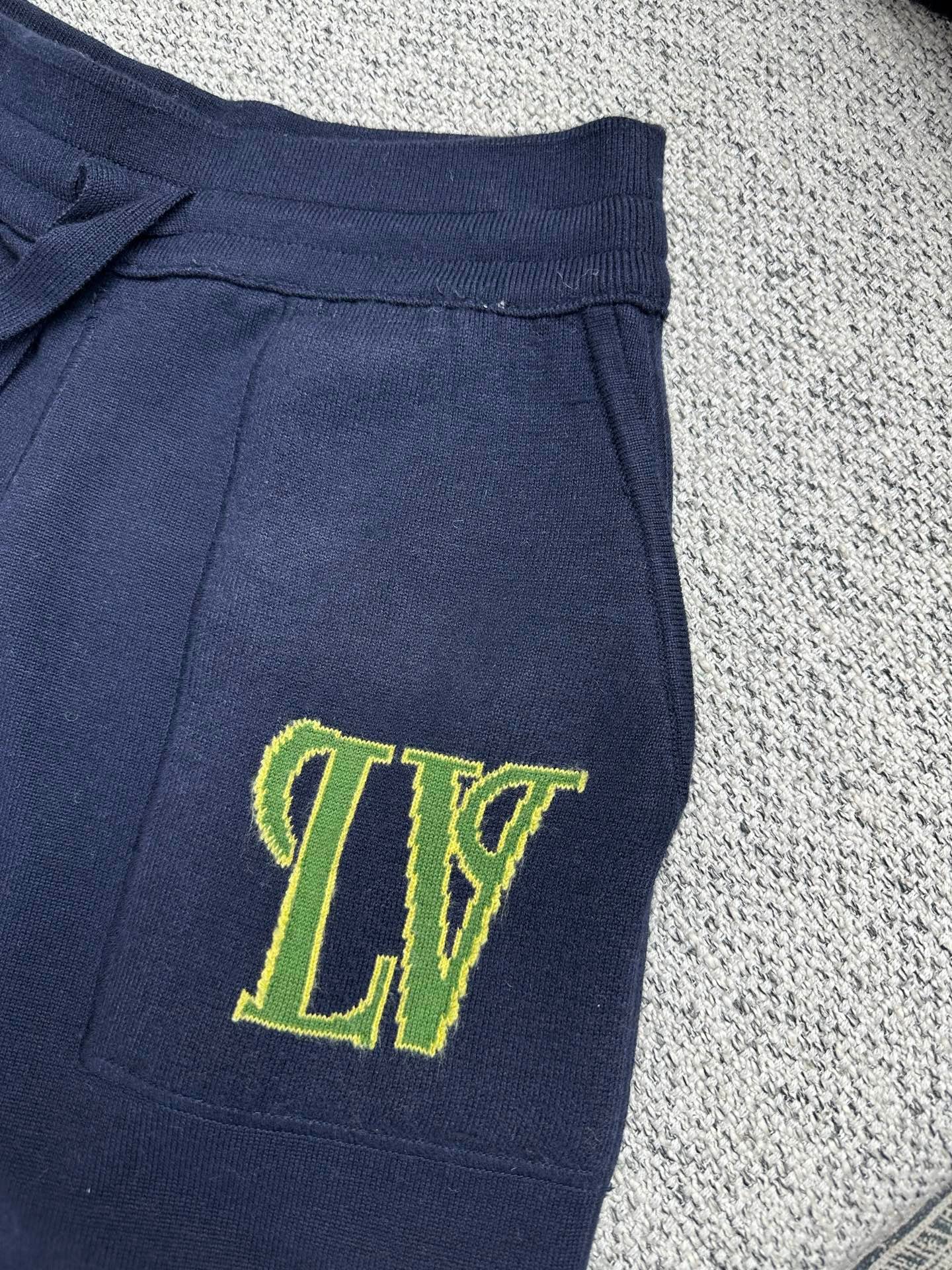 LV Double-Layered Material Running Pants 110407 - Image 5