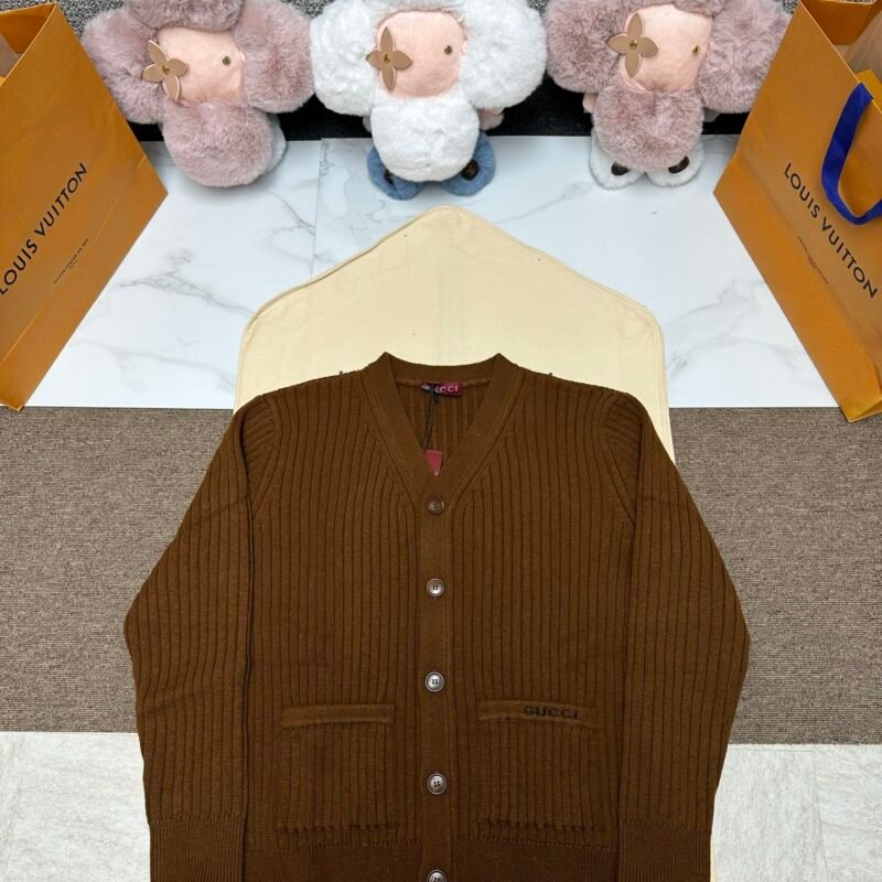 GUCCI wool and cashmere knitted cardigan sweater 110507