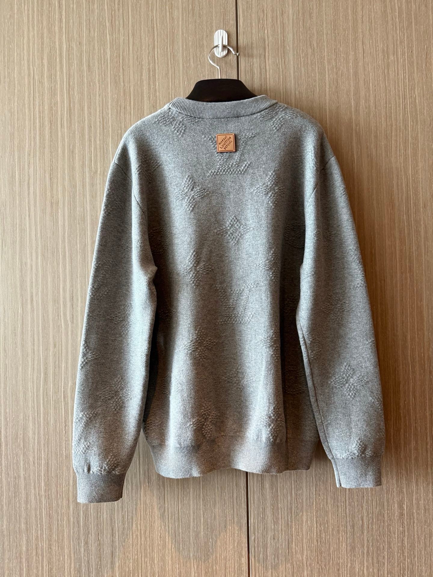 LV Knitted Three-Dimensional Flower Pattern Knit Sweater D110509 - Image 3