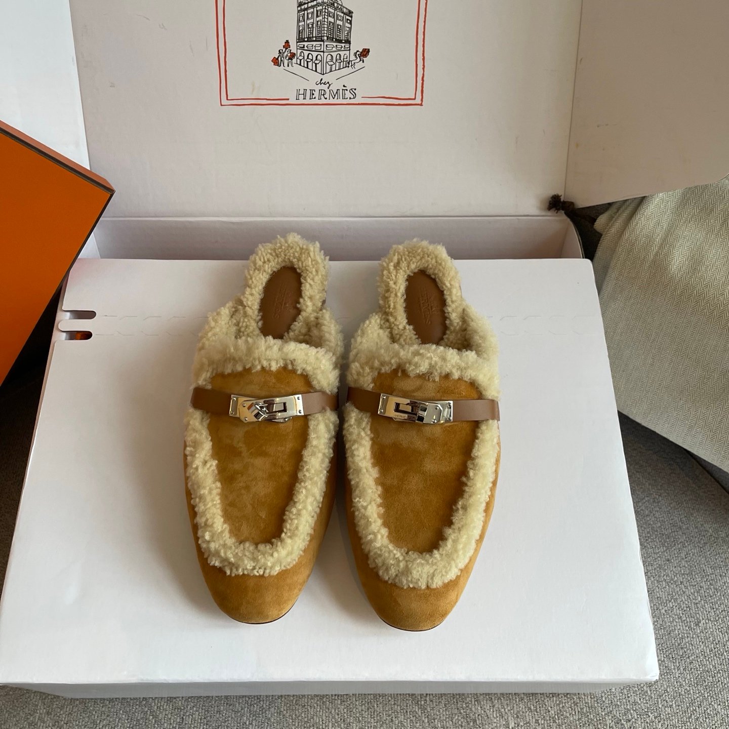 Hermès sheepskin half-trimmed leather shoes L110608 - Image 3