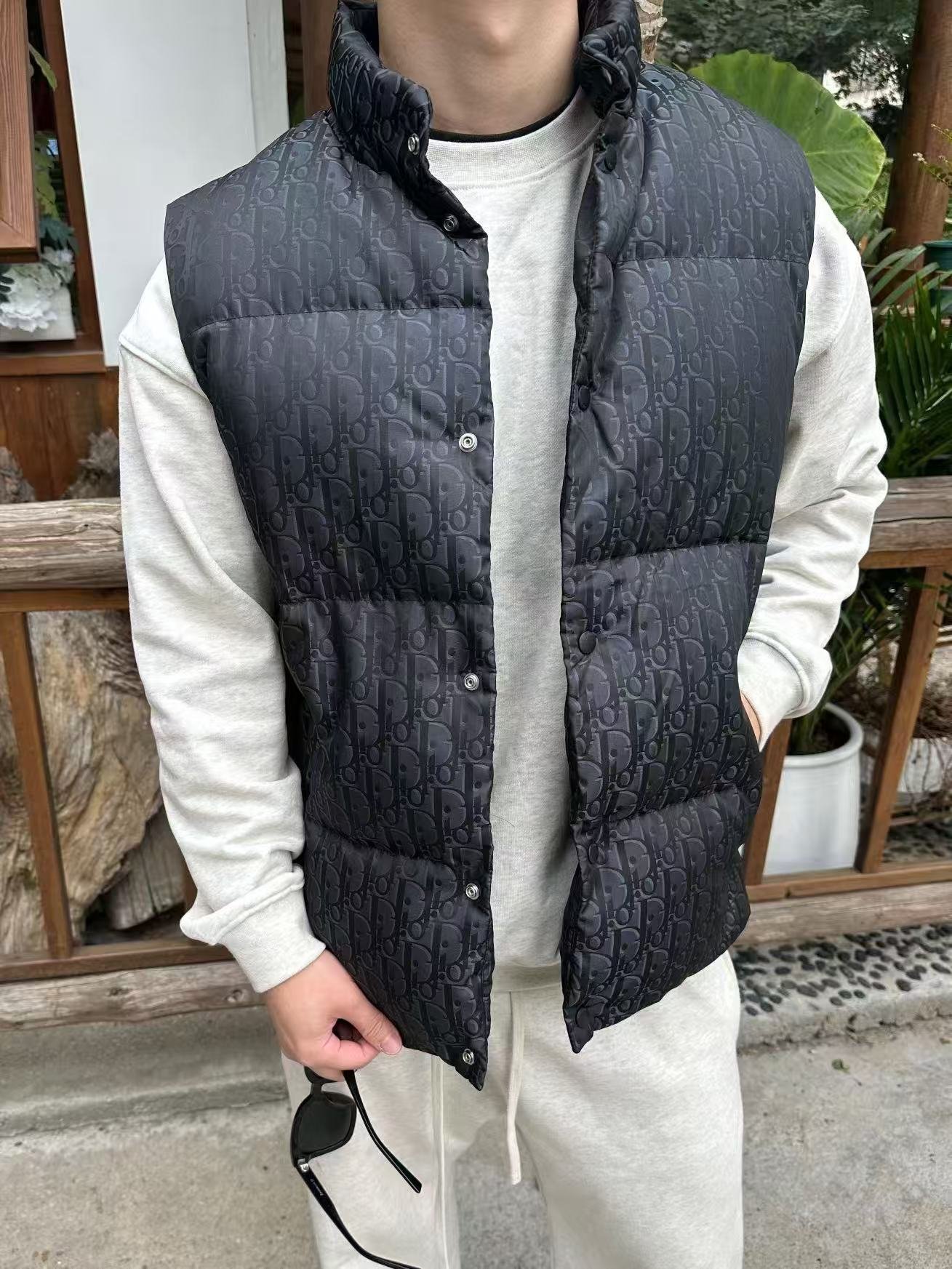 Dior Oblique Down Vest Black Cotton-Blend Jacquard 110703 - Image 9