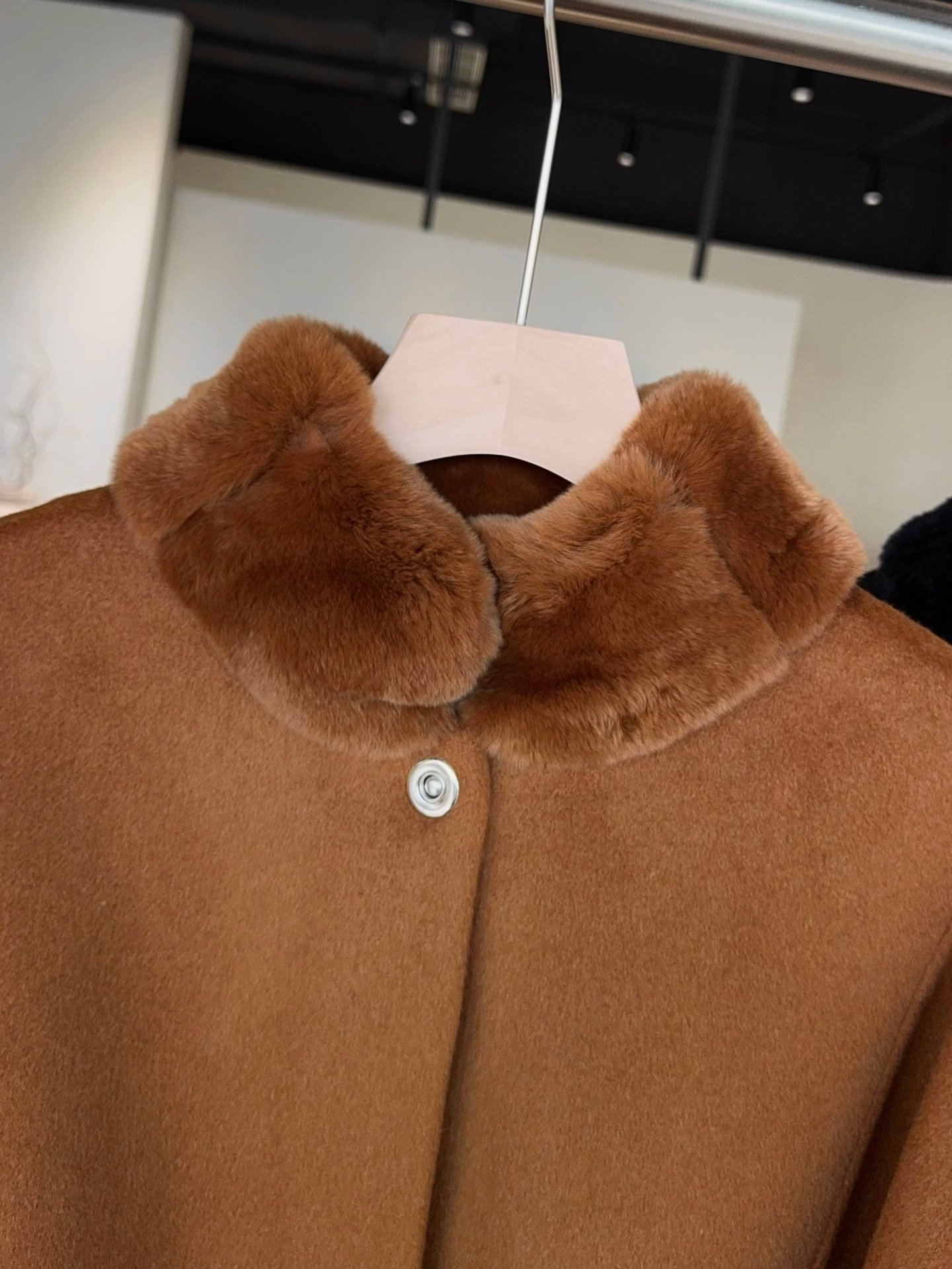 LP Dragon Cat Sheepskin Coat D110606 - Image 3