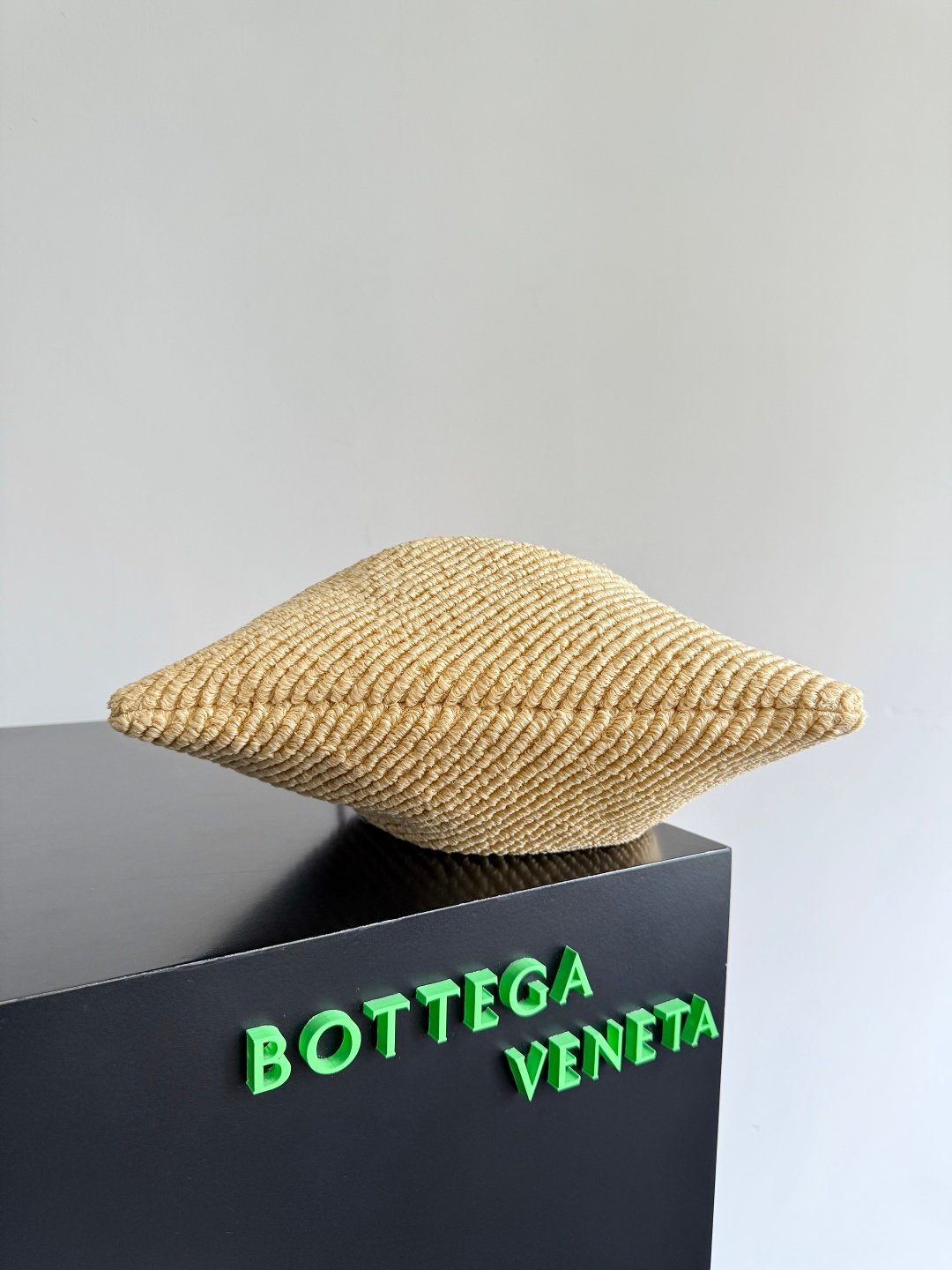 BV Rafia Grass Woven Shoulder Bag L110706 - Image 5