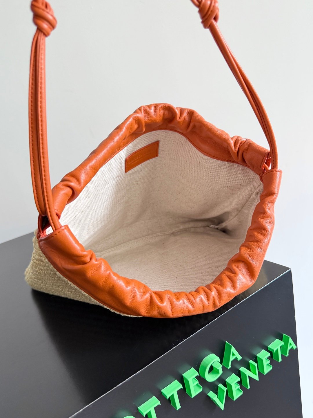 BV Rafia Grass Woven Shoulder Bag L110706 - Image 6