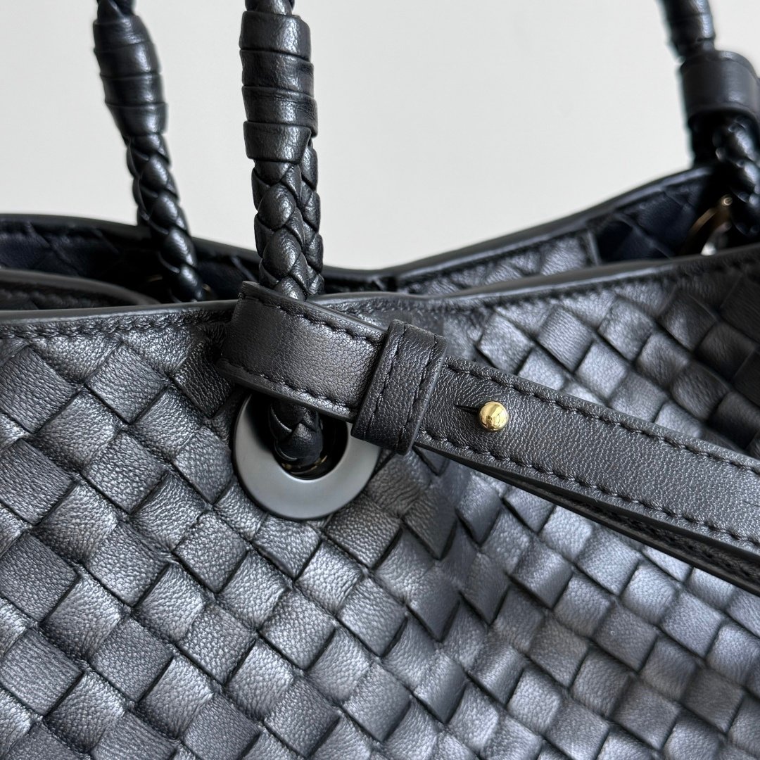 Bottega Veneta woven handbag L111104 - Image 7
