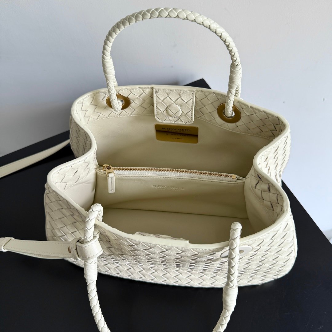 Bottega Veneta woven handbag L111104 - Image 10