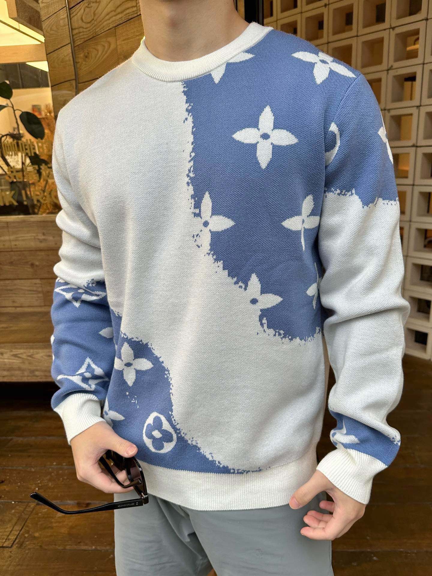 Louis Vuitton blue and white tie-dye pattern sweater 111101 - Image 11