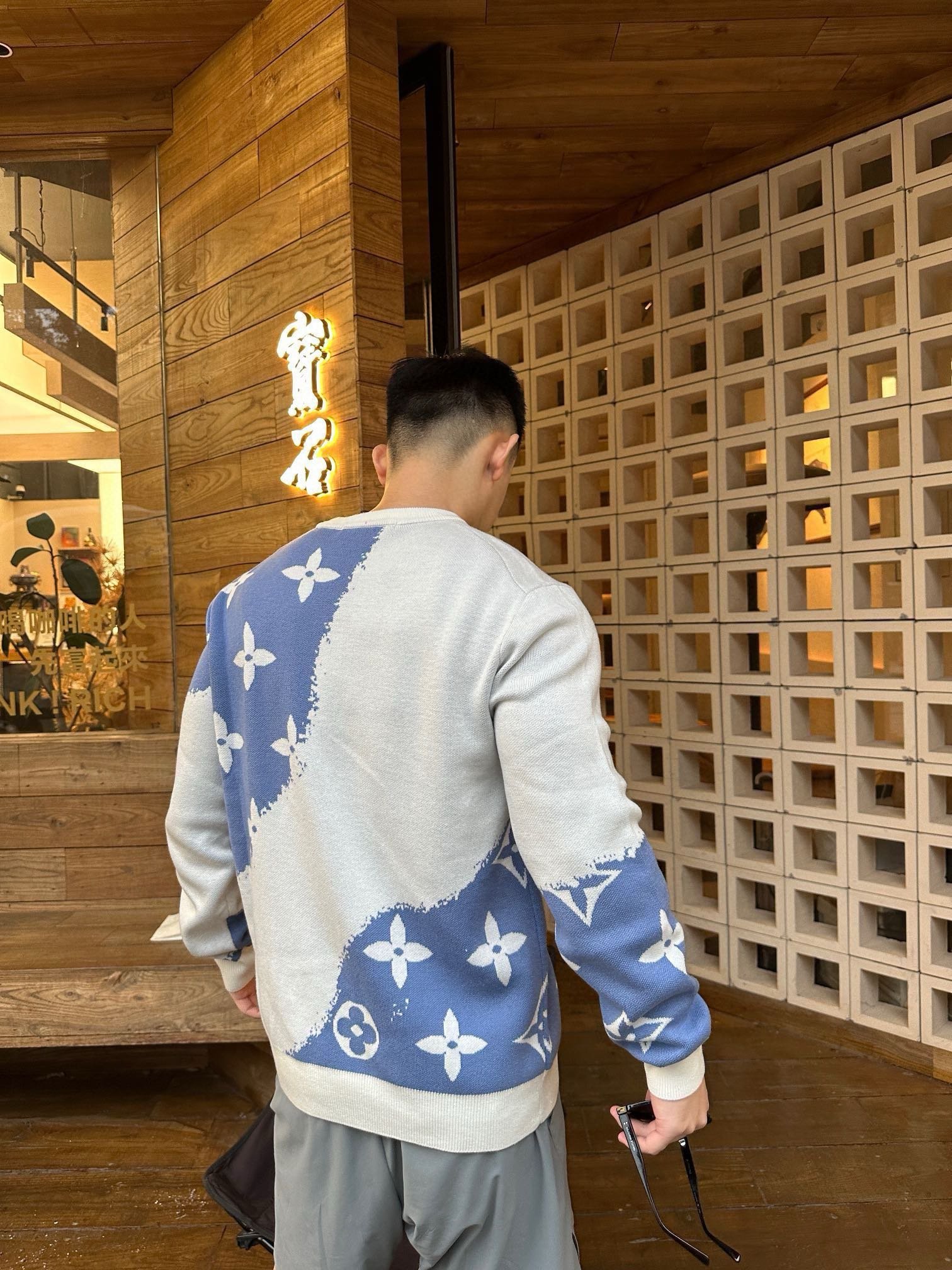 Louis Vuitton blue and white tie-dye pattern sweater 111101 - Image 10