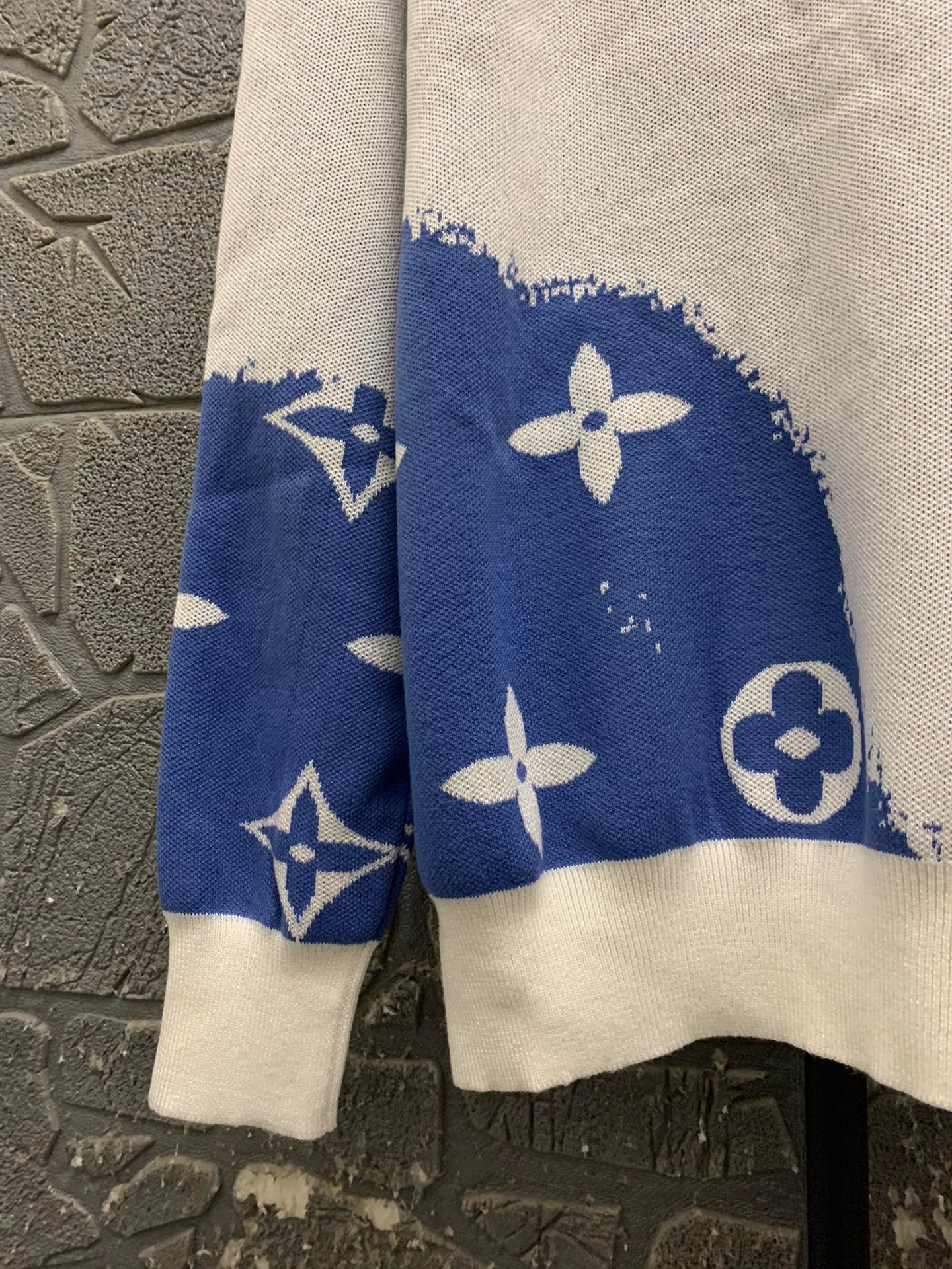 Louis Vuitton blue and white tie-dye pattern sweater 111101 - Image 6