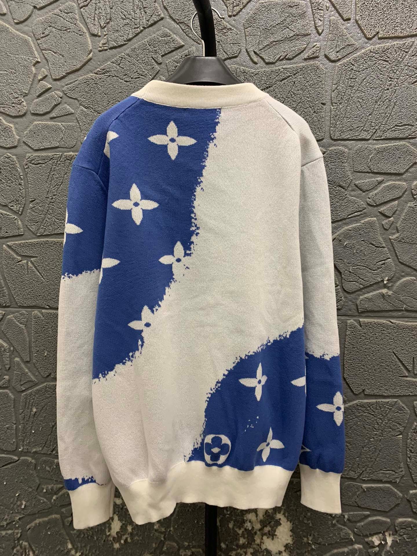 Louis Vuitton blue and white tie-dye pattern sweater 111101 - Image 8