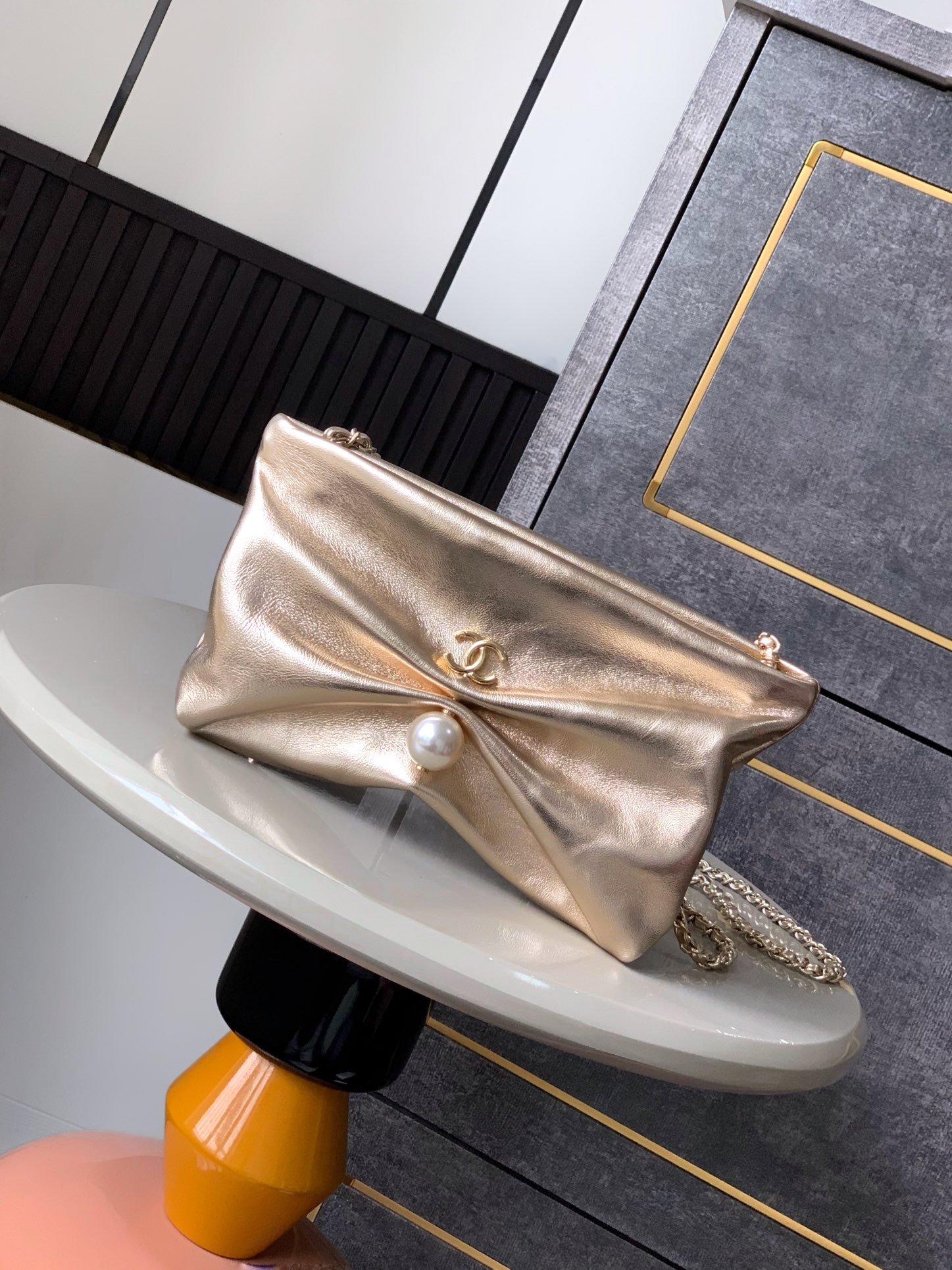 CHANEL handbag with wristlet accessory L111210 - Image 3