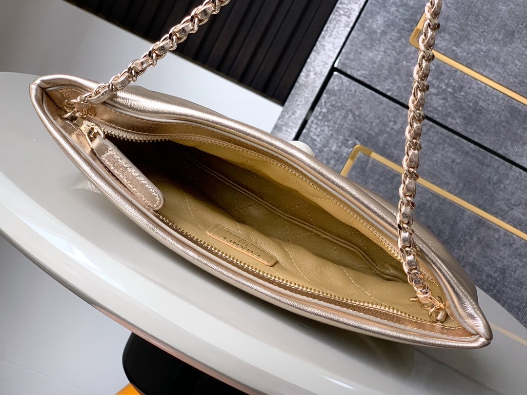 CHANEL handbag with wristlet accessory L111210 - Image 7