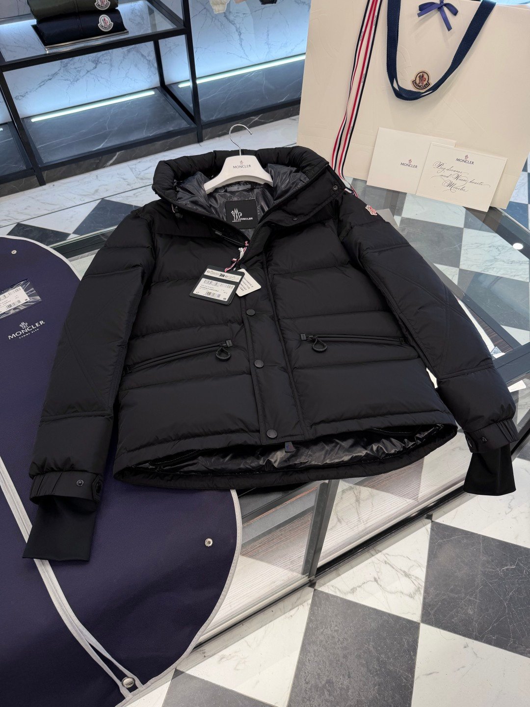 Moncler hooded down jacket for skiing with down filling 111205