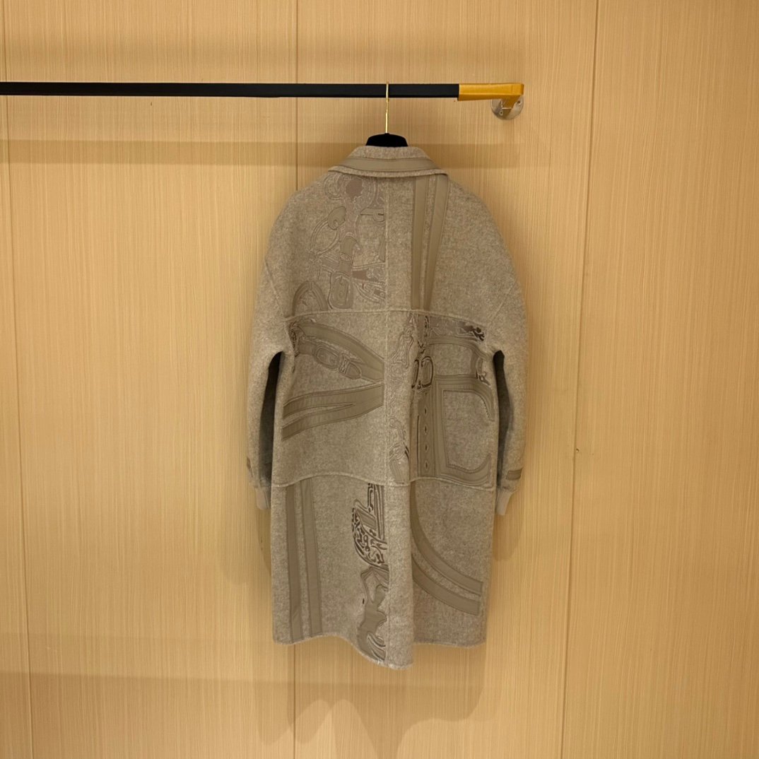 Hermès duffle coat with a saddle and bridle motif D111304 - Image 6