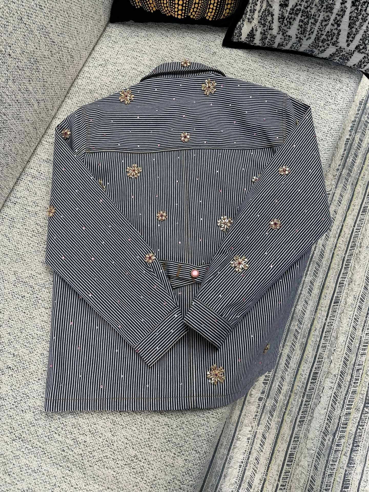 Louis Vuitton Embellished Workwear Jacket 111401 - Image 3