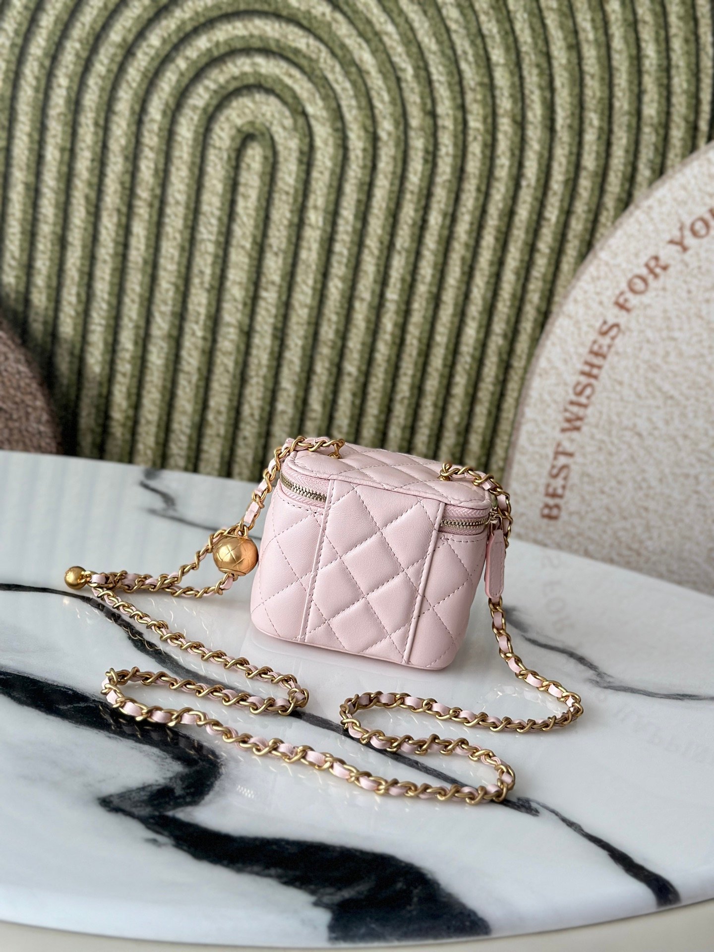 Chanel mini handbag, made of light pink sheepskin, with gold decorations L111706 - Image 4