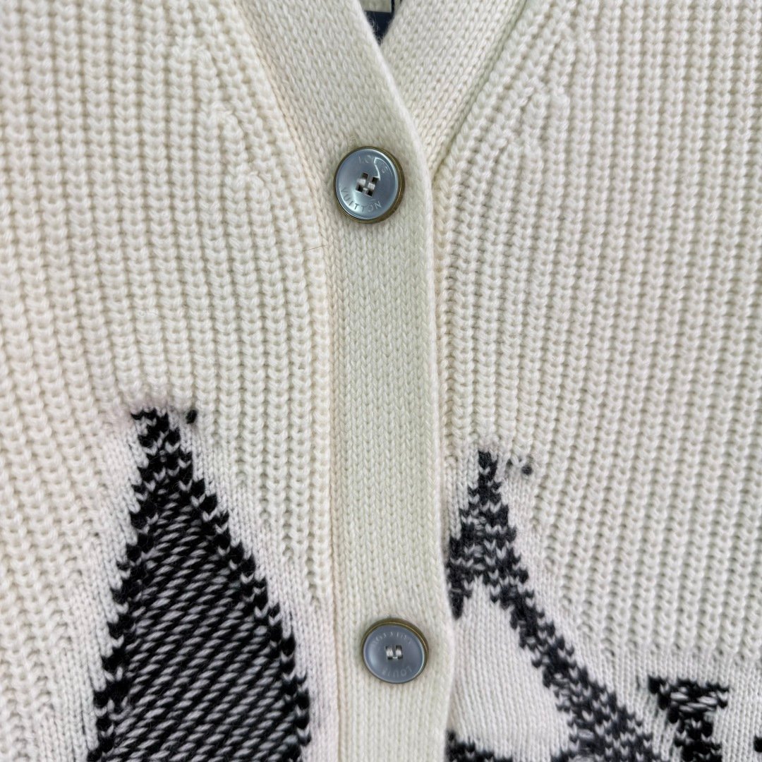 Louis Vuitton Graphic Knitted Cardigan D112004 - Image 7