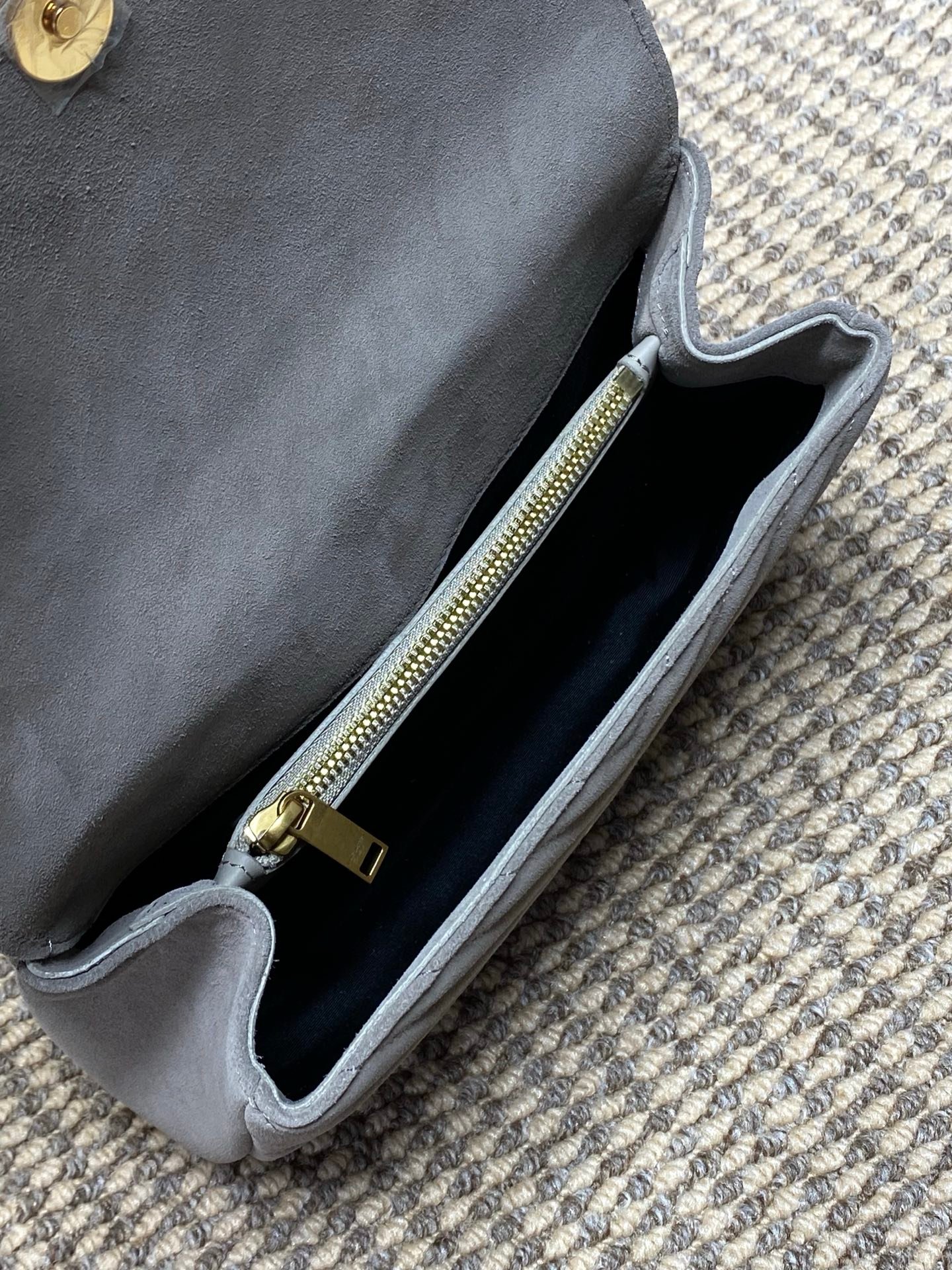 Saint Laurent - Collège Medium suede shoulder bag L112002 - Image 13