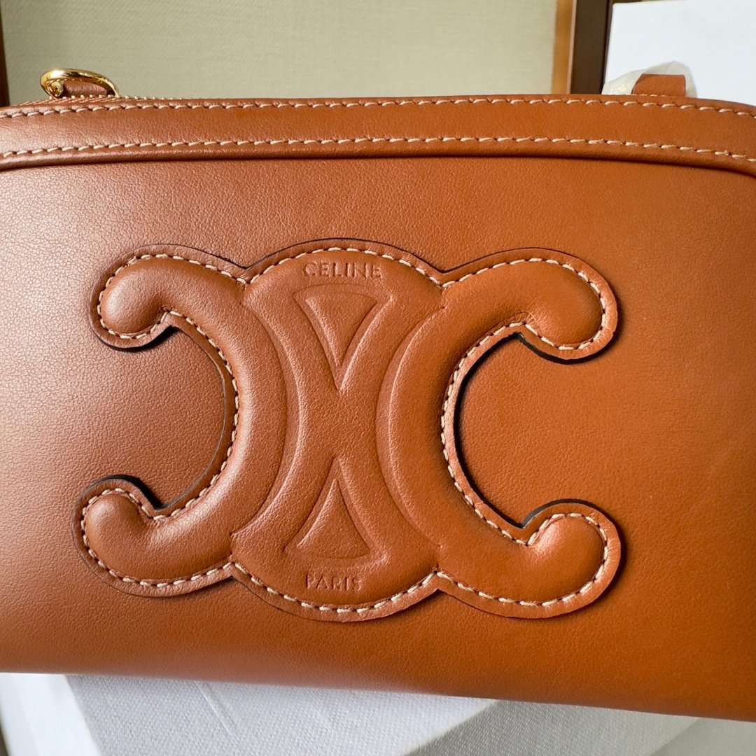 Celine Triomphe Chain Shoulder Bag L112204 - Image 4