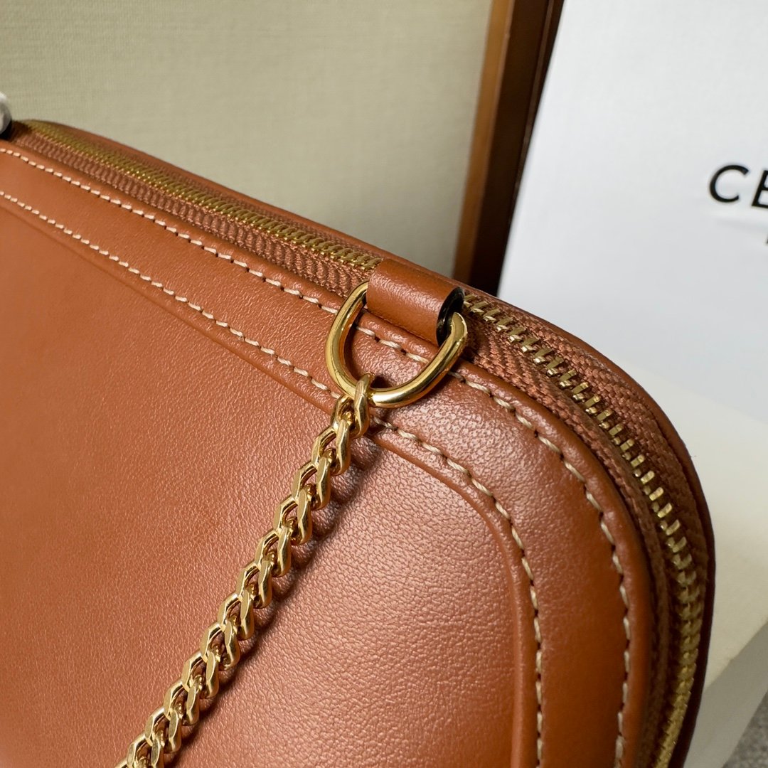 Celine Triomphe Chain Shoulder Bag L112204 - Image 5