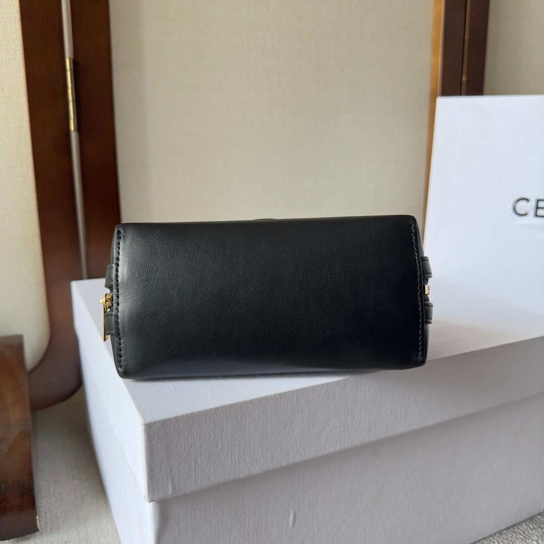 Celine Triomphe Chain Shoulder Bag L112204 - Image 8