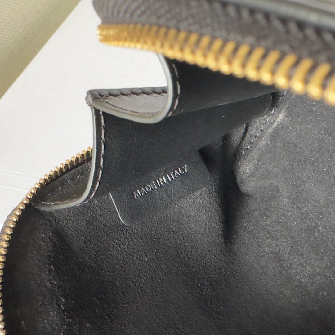 Celine Triomphe Chain Shoulder Bag L112204 - Image 10