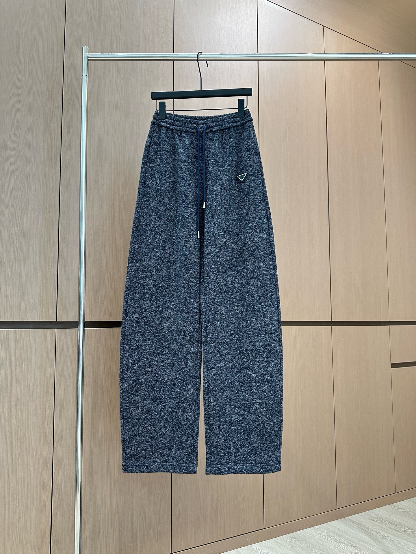 Prada wide-leg sweatpants D112401 - Image 4