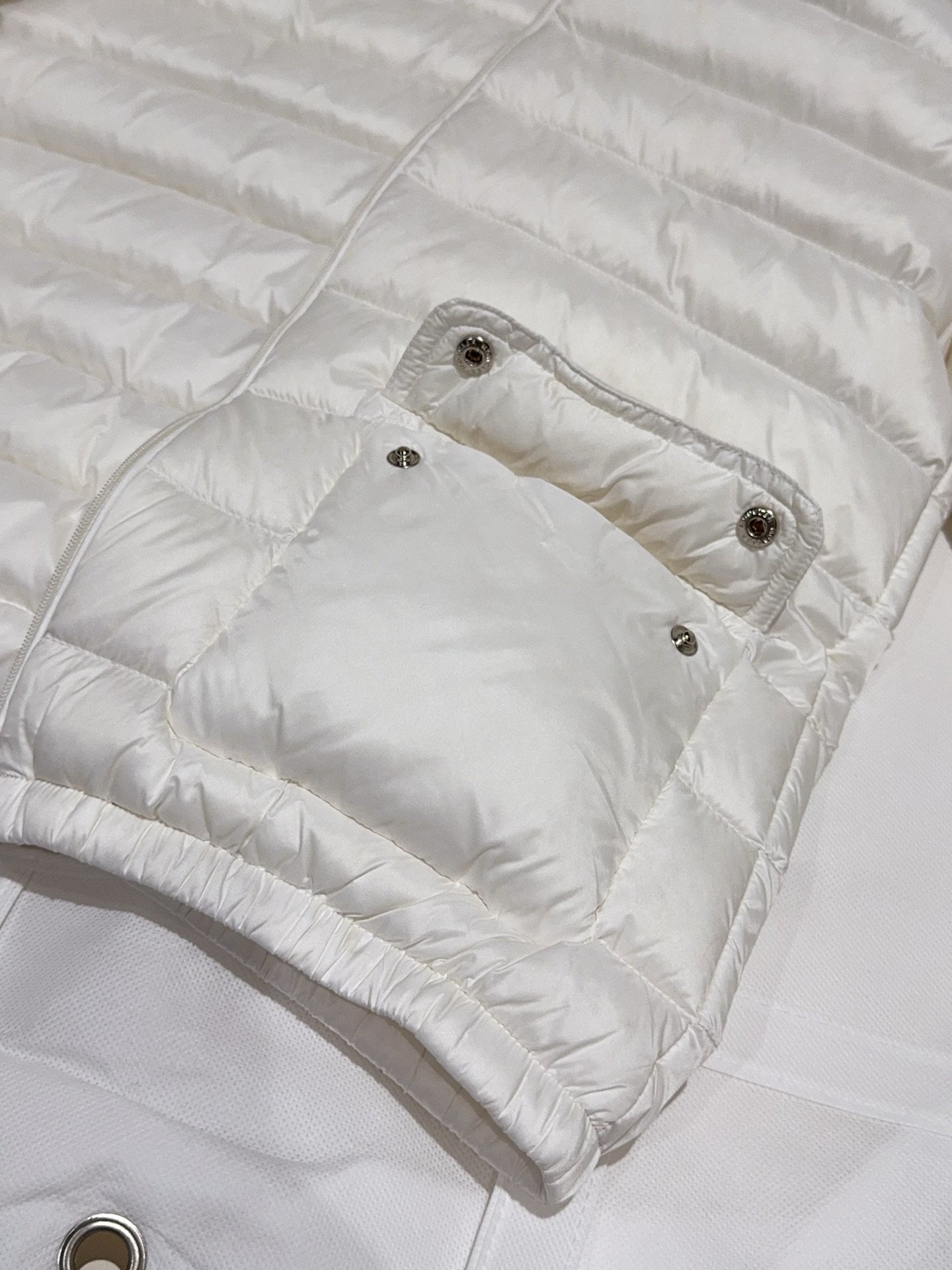 Moncler Lans down jacket D112406 - Image 5